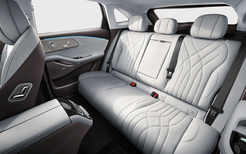 EXEED RX — Expansive Mid-Row Comfort