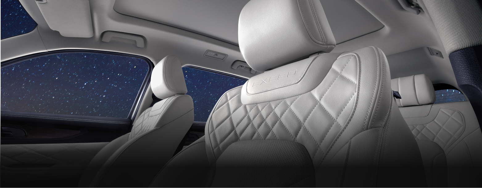The interior of the EXEED VX offers exclusive comfort for everyone, thanks to premium materials and LEAR's unique anatomically shaped leather seats.